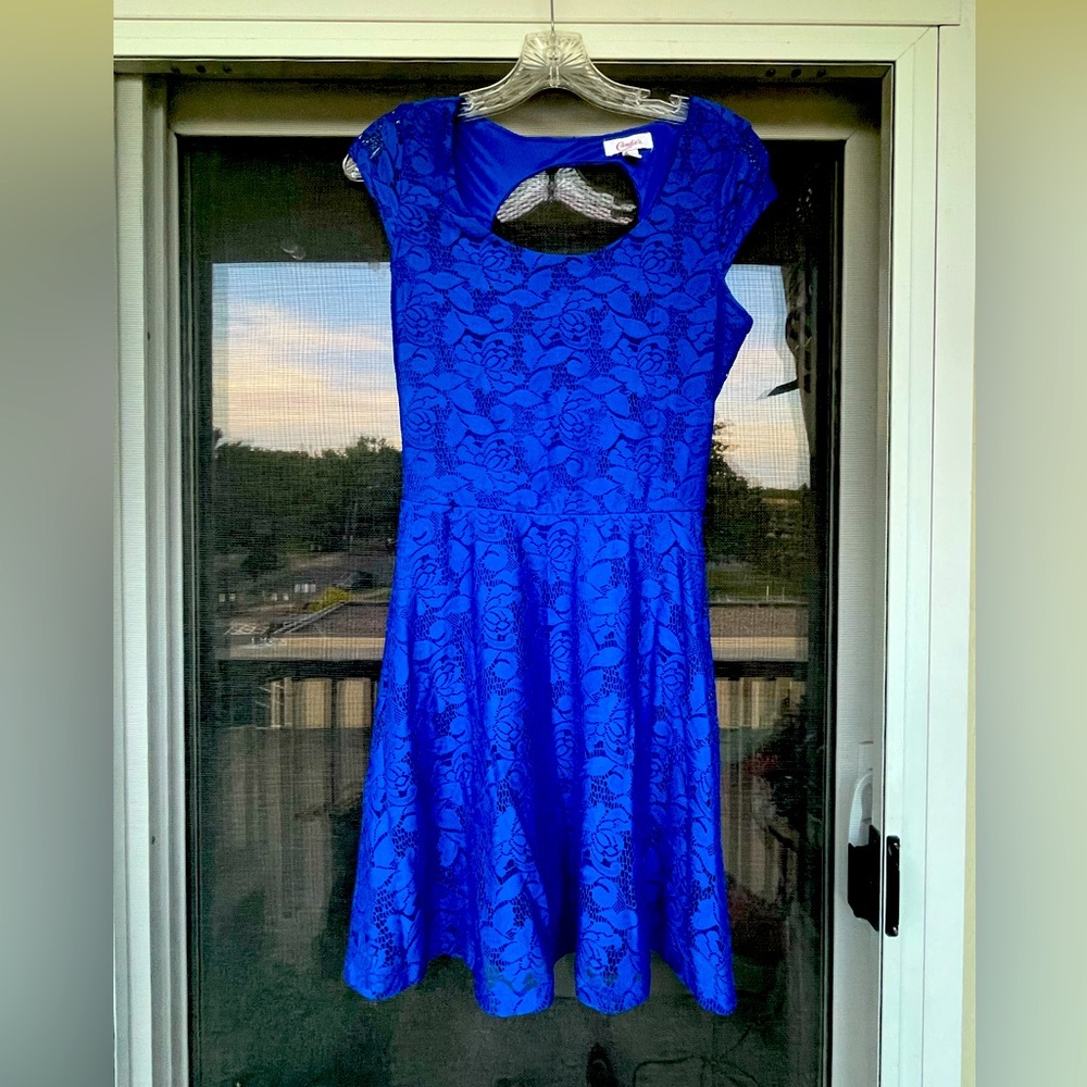 Candie’s blue lace keyhole back dress size small
